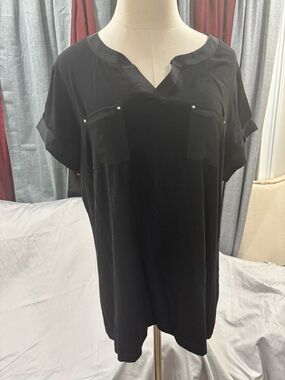 Chico's Black V-Neck Short Sleeve Pocket Blouse
